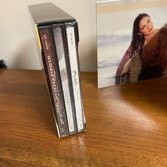 Gloria Estefan Special Edition CD Box Set - Picture 7 of 13